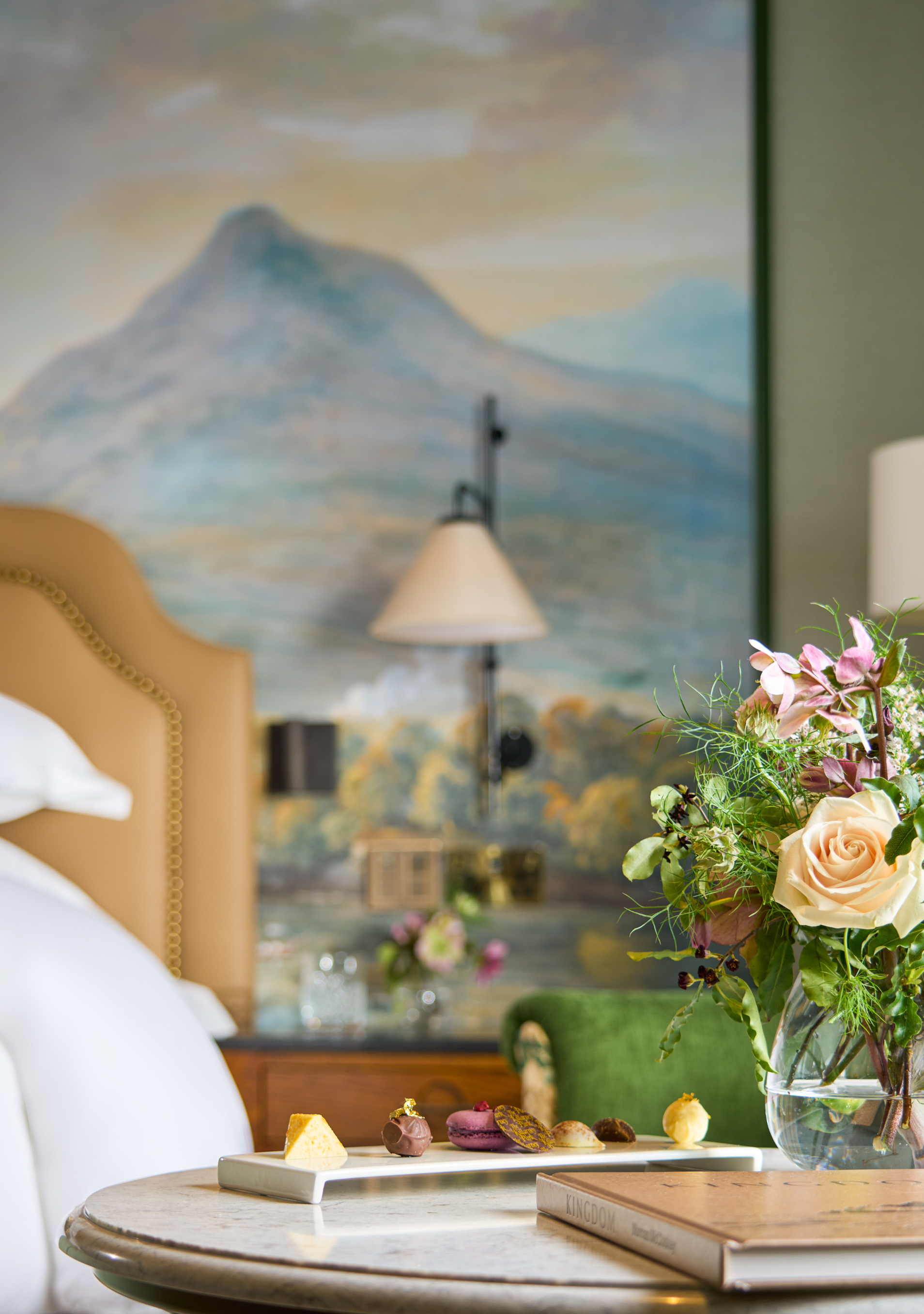 Guest receiving a tray of small cakes as one of the amenities.